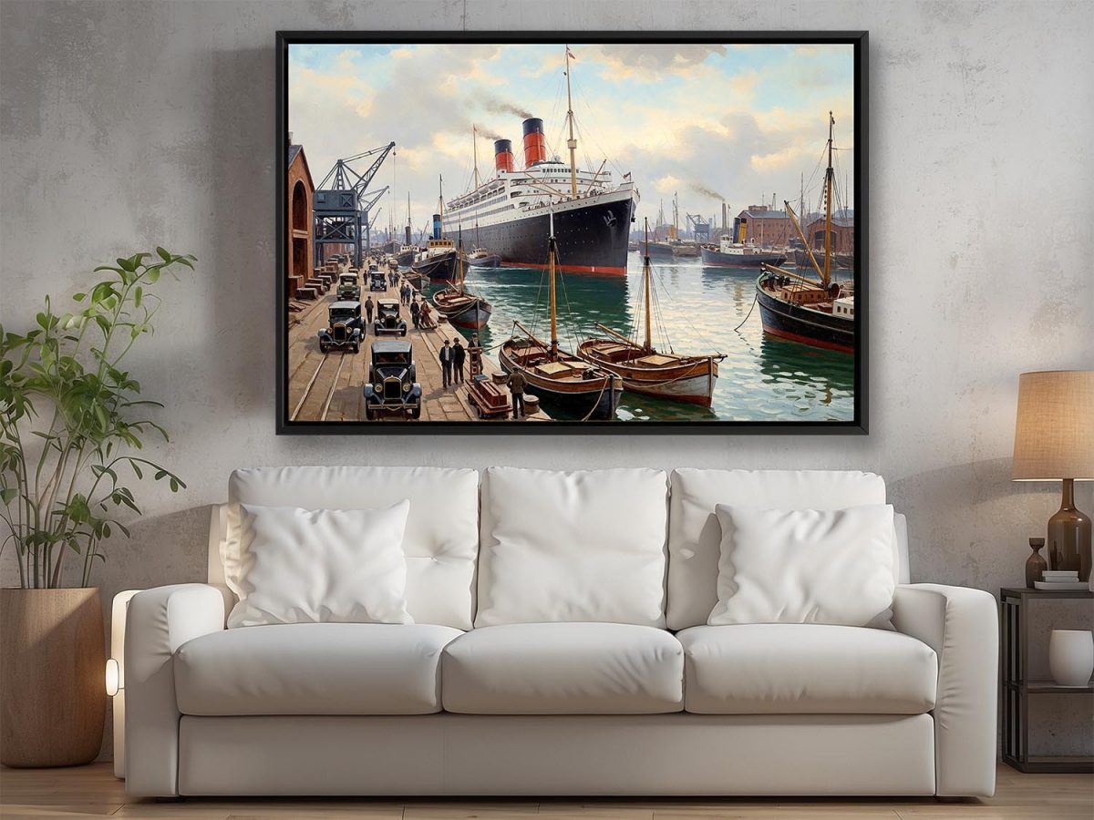 Ankunft des Ozeandampfers im Hafen– Bild auf Leinwand mit Rahmen