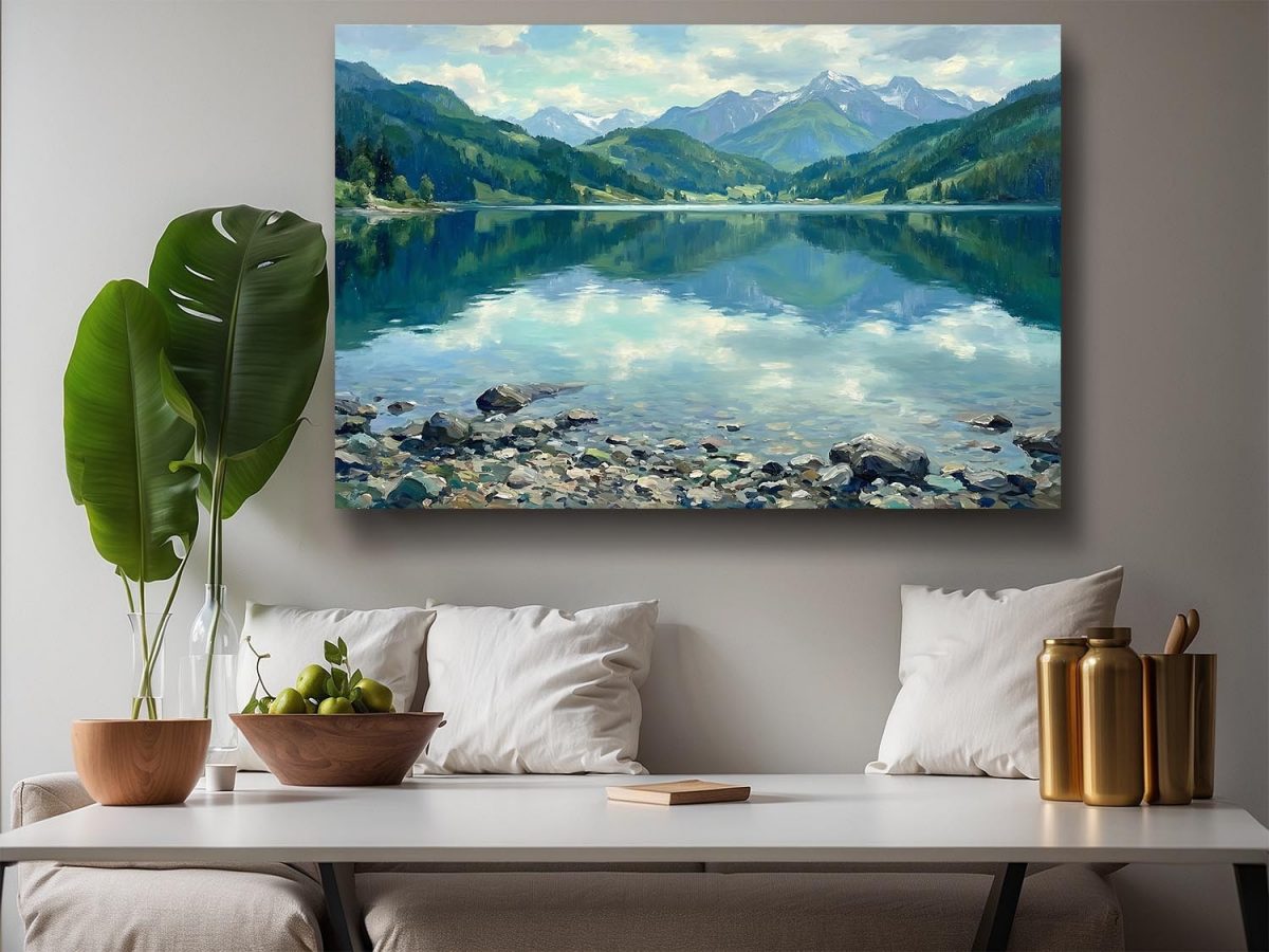 Bergsee im klaren Licht – ruhiges Landschaftsbild auf Leinwand